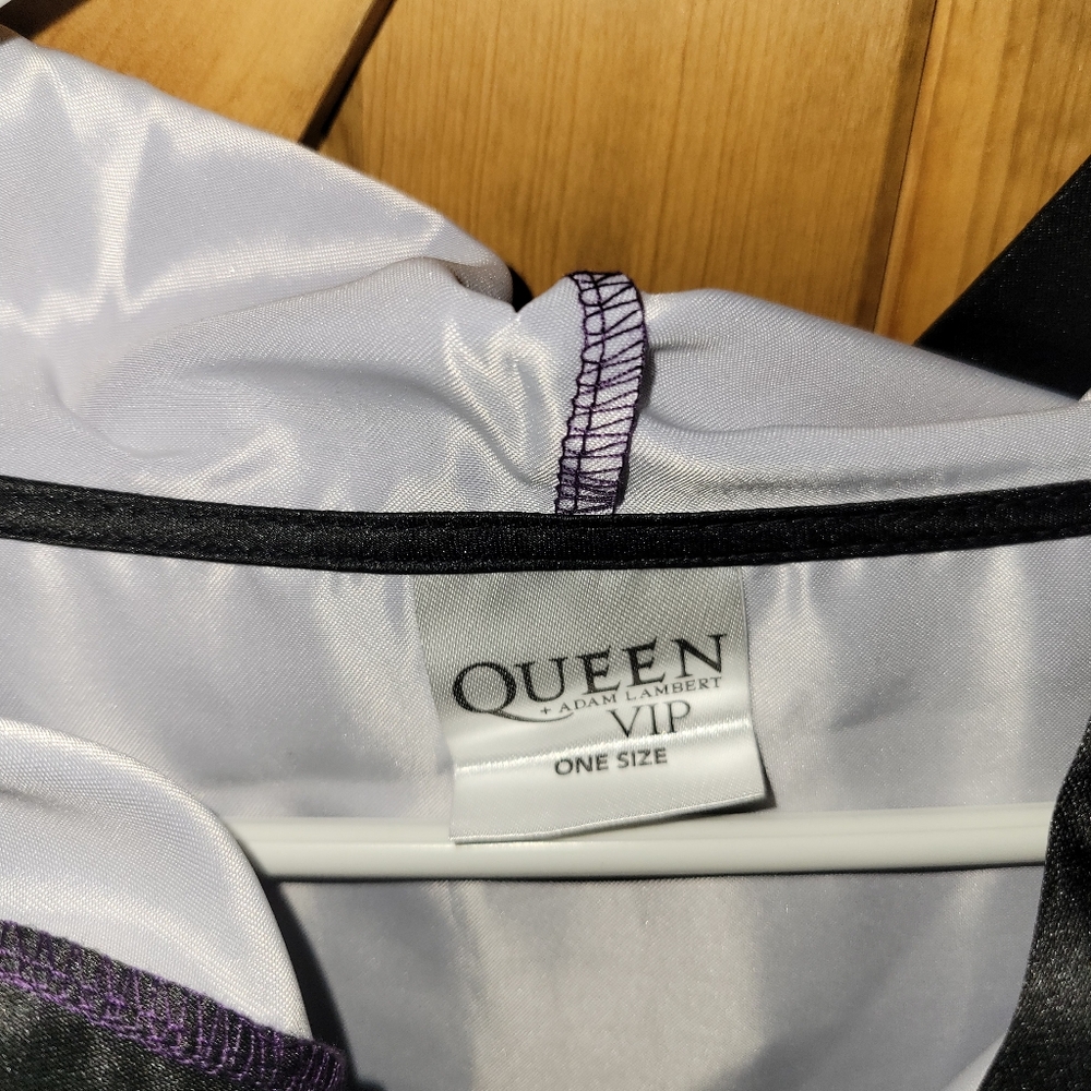 Queen + Adam Lambert VIP Robe One Size - Picture 6 of 6